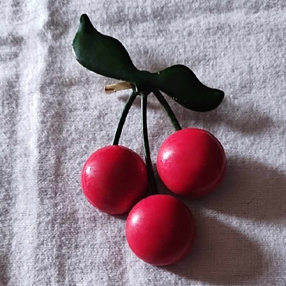 🇺🇸 Clearance 🇺🇸Cherry Brooch Pin - Red and Green